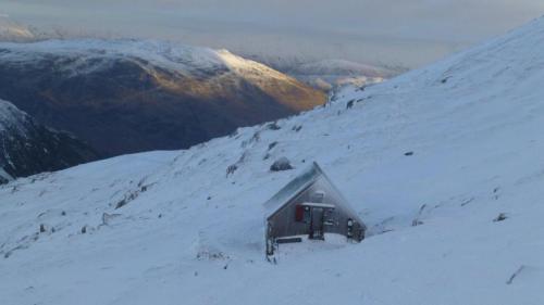 Raise hut
